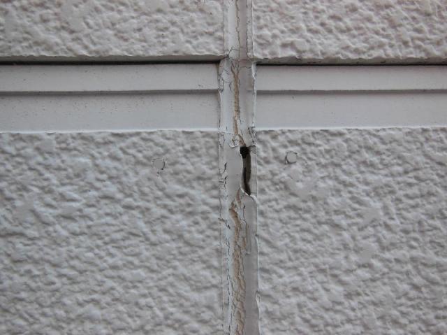外壁サイディング板間目地シールの劣化